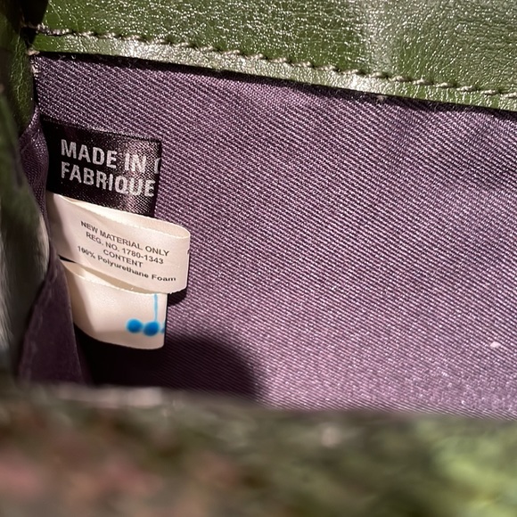 Green vegan leather shoulder purse unique hardware - Picture 13 of 16